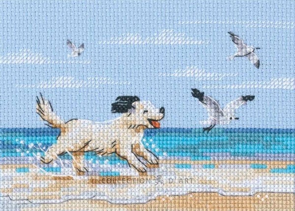 Borduurpakket - Dog Running on Beach