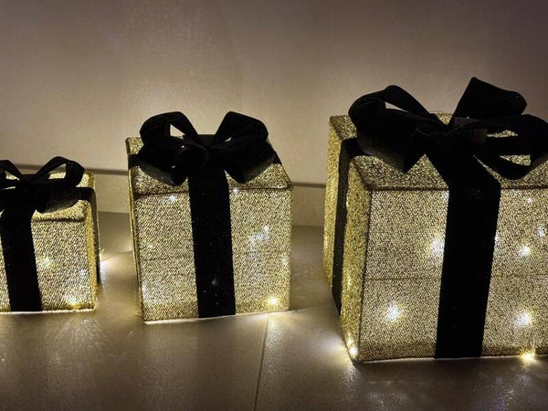 Kerst Led Lamp - Cadeau Set van 3 - Kunststof - Goud/Zwart - 15cm/20cm/25cm