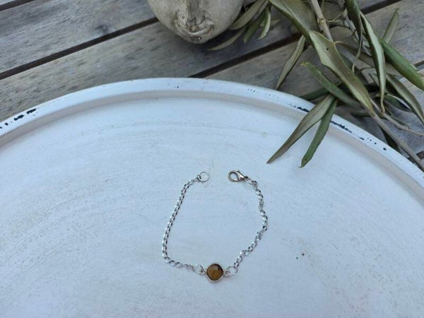 zilverkleurige armband met tijgeroog
