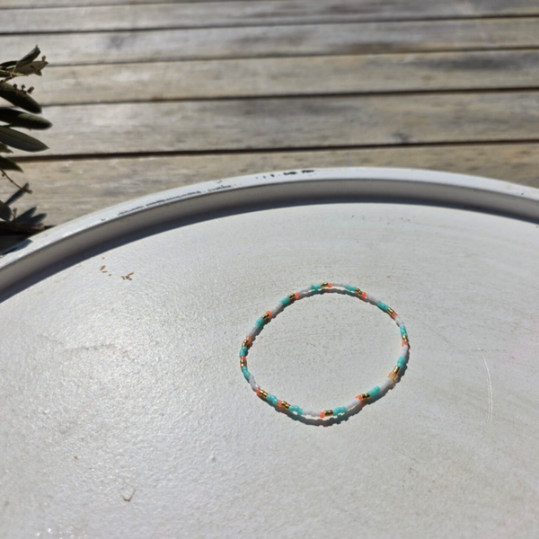 armband uit miyukikralen in wit, mint, goud en oranje