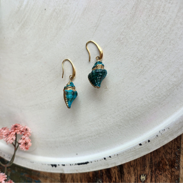 oorbel met blauwgroene schelpen