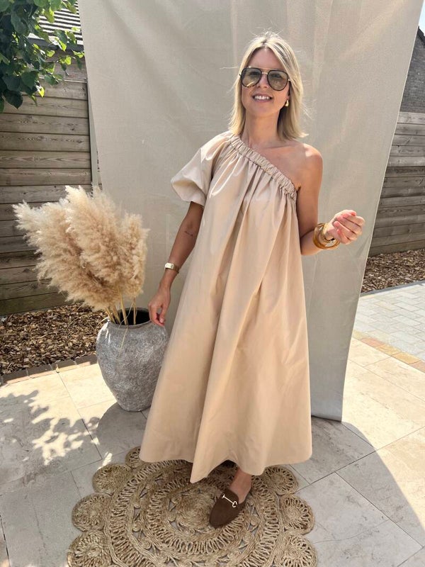 Roos - Beige One Shoulder Dress