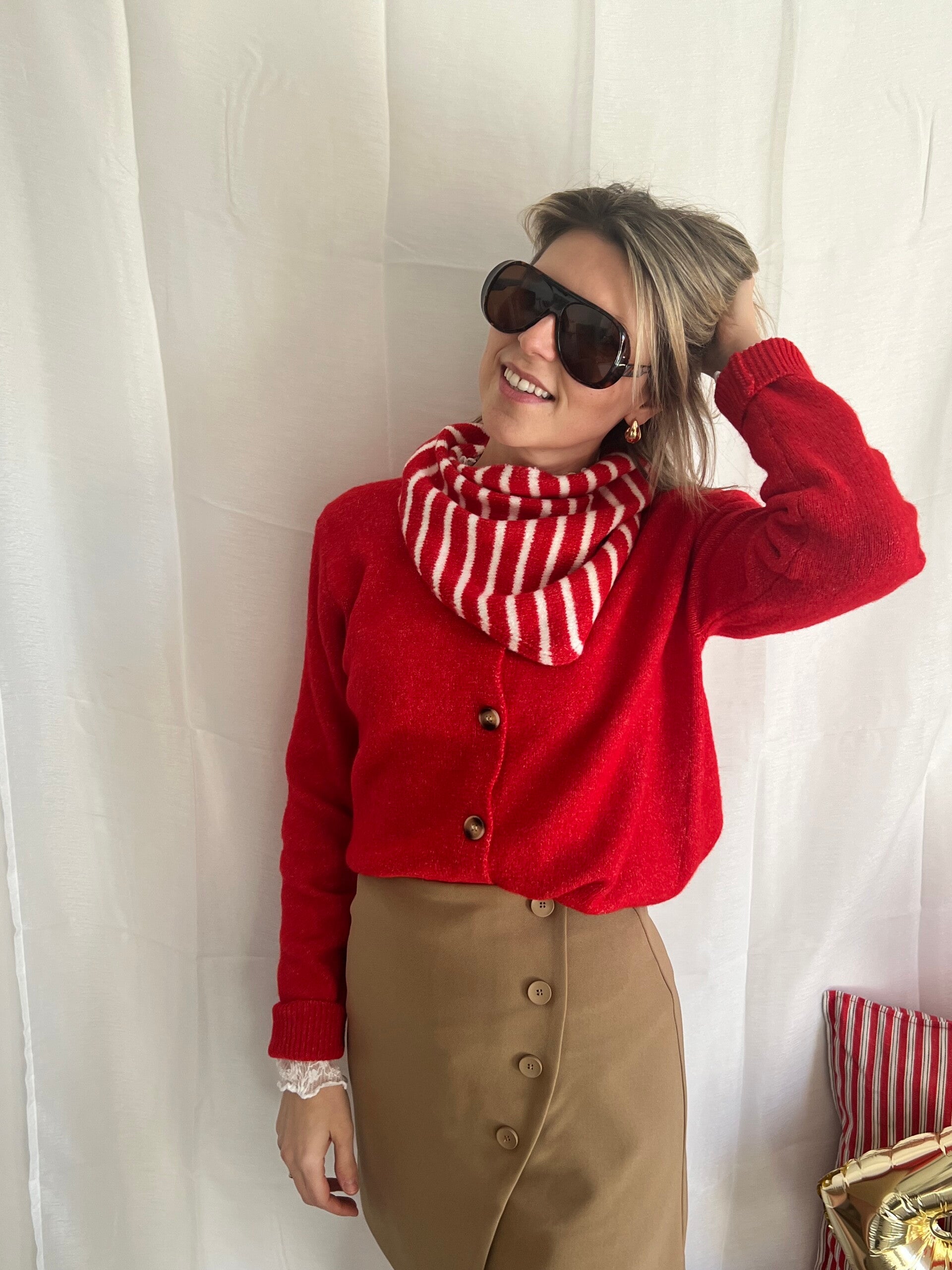 Noa - Red Gilet & Scarf