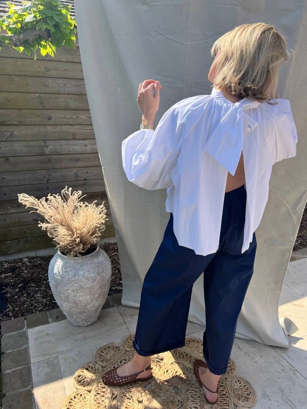 Elis - White Blouse Open Back