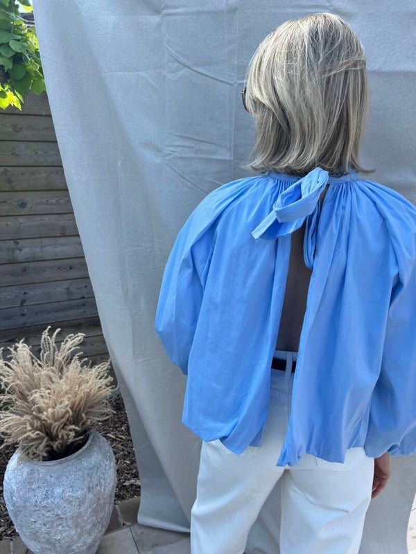 Elis - Light Blue Blouse Open Back