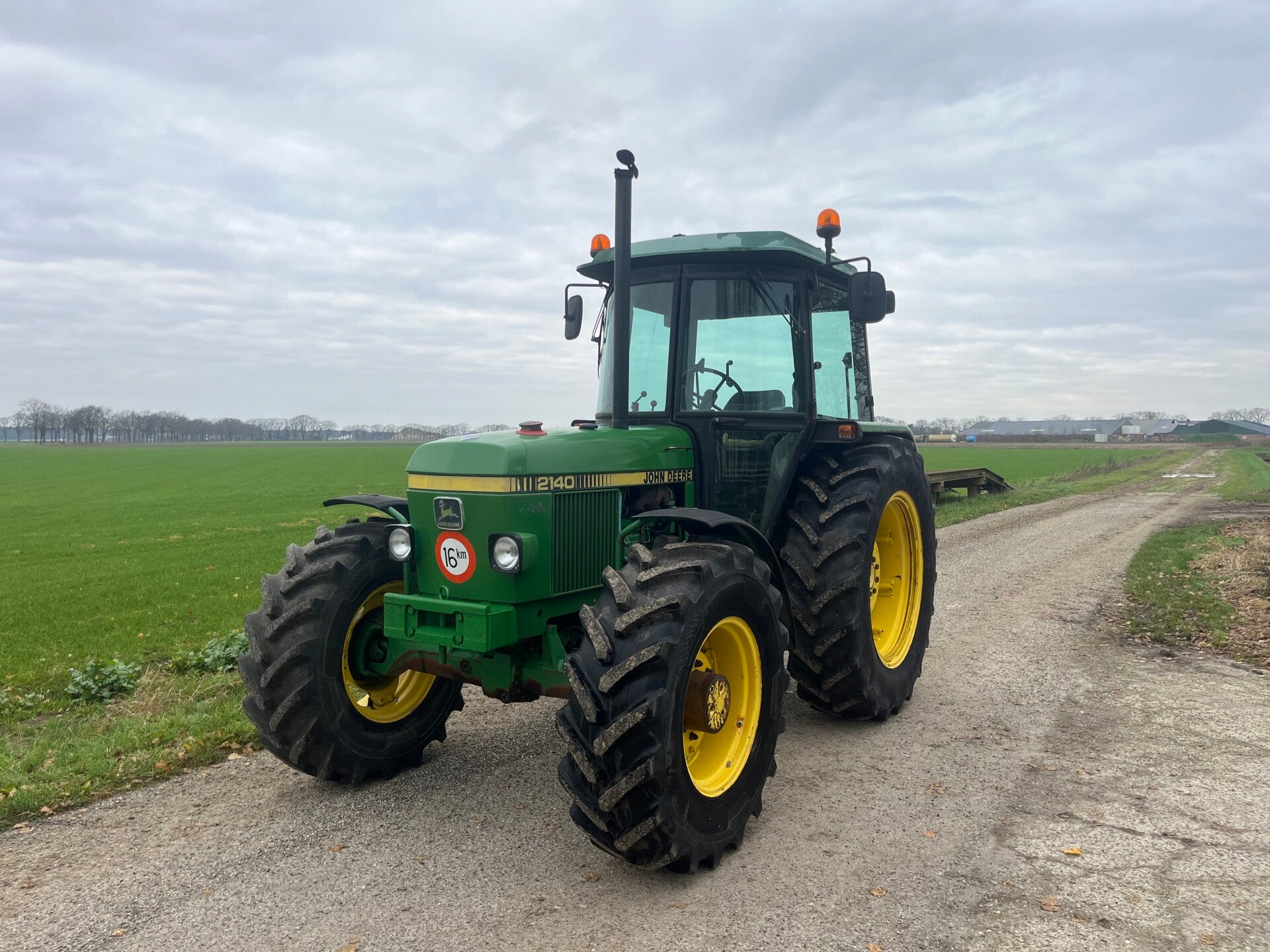 John Deere 2140