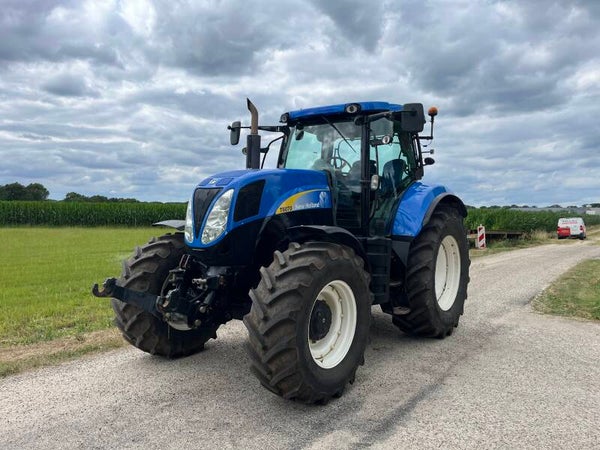 New Holland T6070 / 2011 / 12.380H