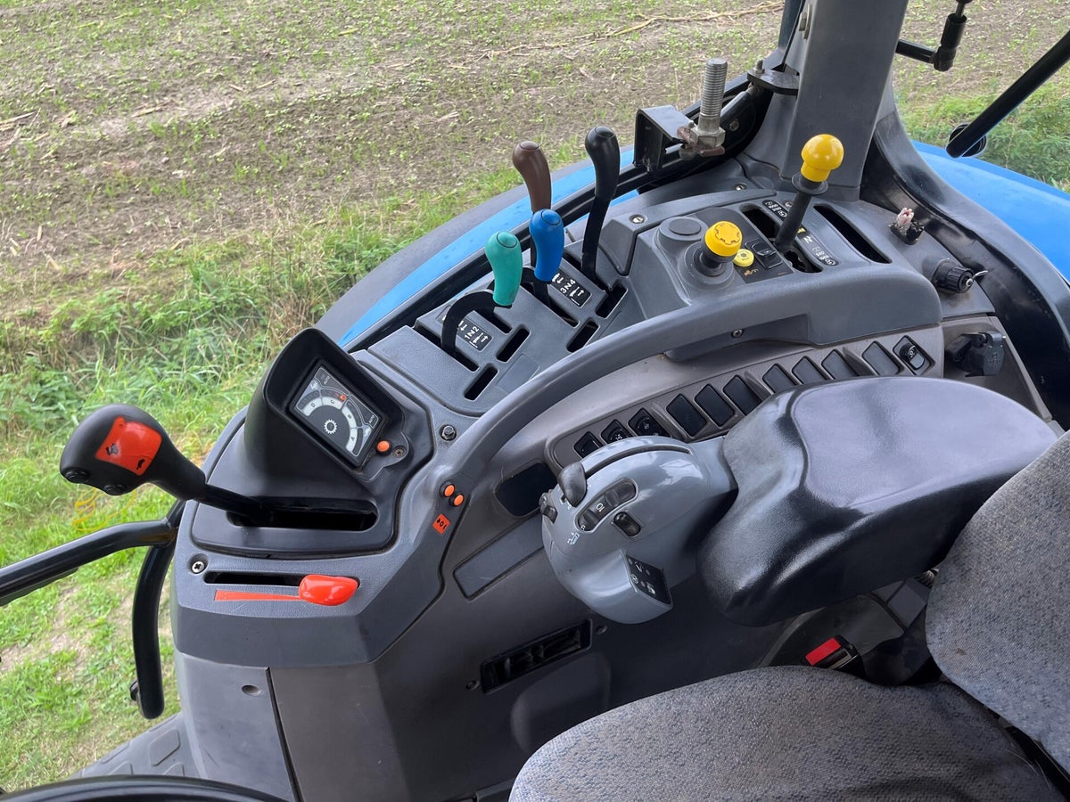 New Holland TS115A Kanters Tractoren V.O.F.