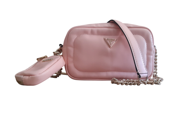 Sac Guess rose avec porte-monnaie assorti et bandoulière en chaîne dorée - Allie élégance et praticité - article de seconde main