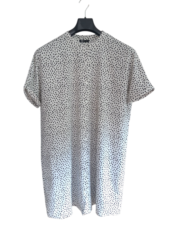 Robe blanche à pois – Élégance intemporelle et confort absolu