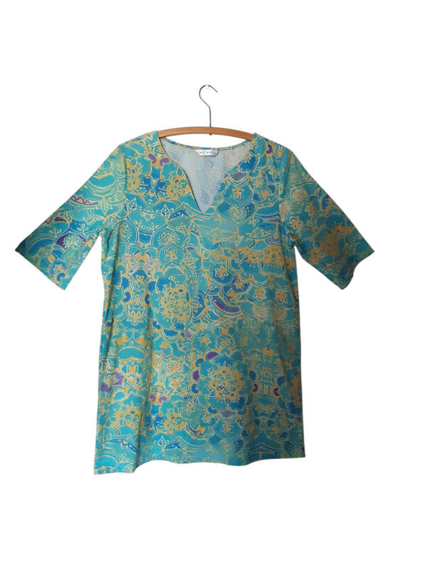 Tunique à col V – Verte, jaune & touches lila