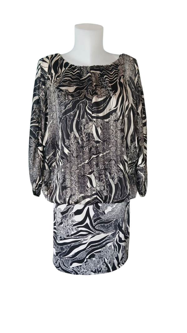 Robe sophistiquée haut ample et bas moulant dans les tons de gris