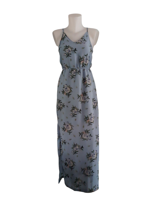 Robe longue bleu ciel à motifs fleuris – Élégance fluide et romantisme estival