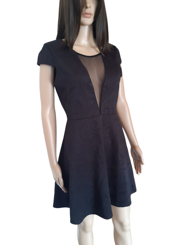 Petite robe noir de marque Jennyfer de Taille M / 38 - tissus "gravé"