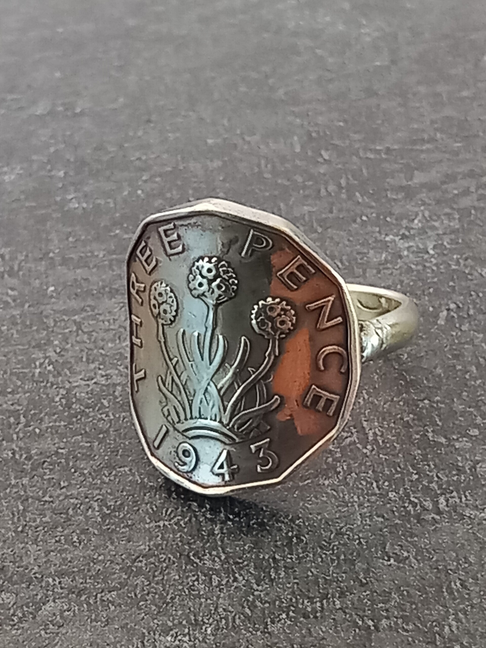 Bague three pence Angleterre