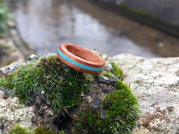 Bague en bois avec turquoise