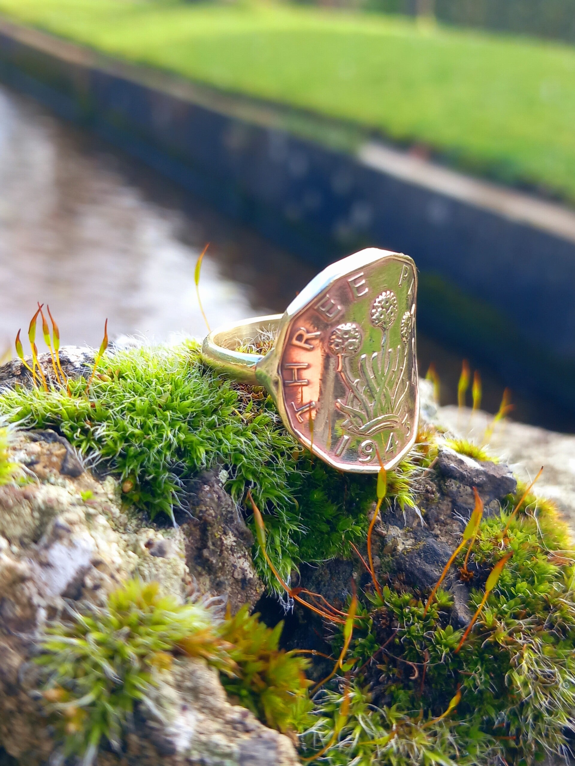 Bague three pence Angleterre