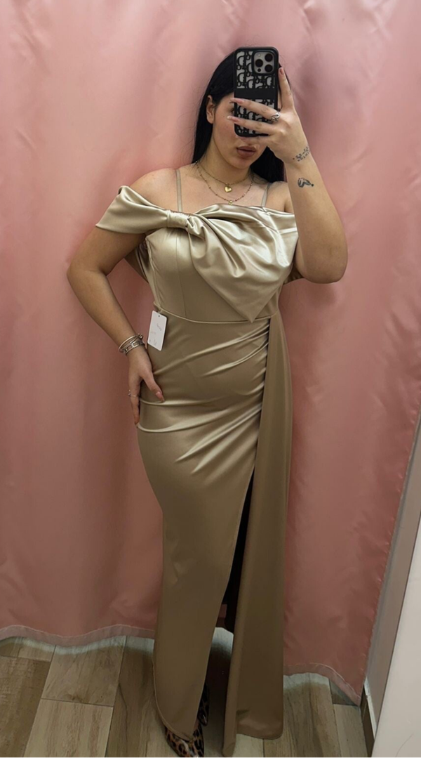 Abito off-the-shoulder