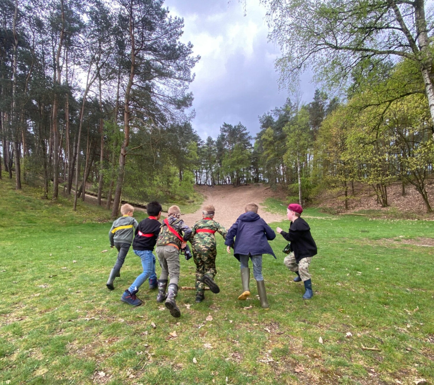 Speelbos lasergame kinderfeestje. Lasergame verhuur Harskamp, Hoenderloo, Ugchelen, Otterlo