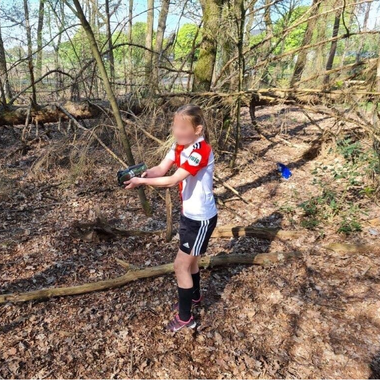 Voetbalteam tijdens lasergamen bij De Eiken Stek in Wekerom