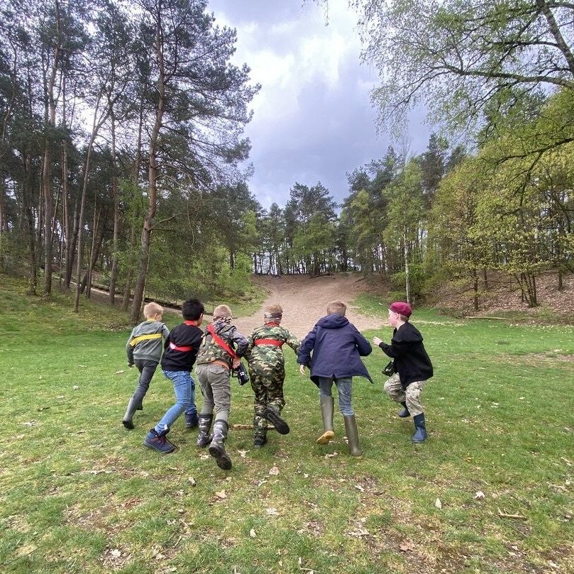 Buiten lasergamen in Hoenderloo 