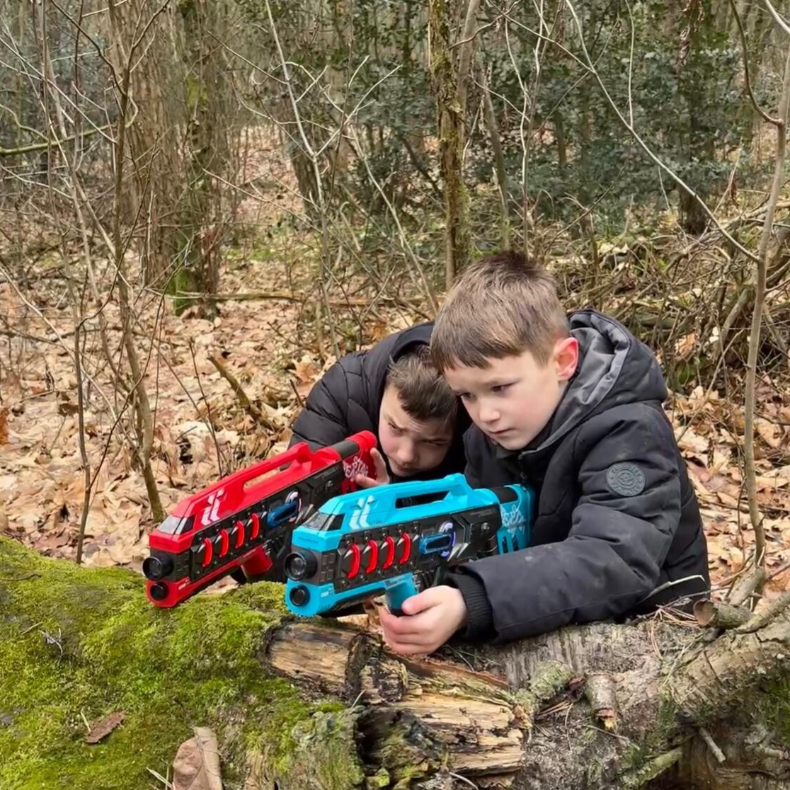 Lasergame geweren als uitbreiding voor lasergame huren in regio Harskamp, Ede en Barneveld. Lasergame verhuur Harskamp.