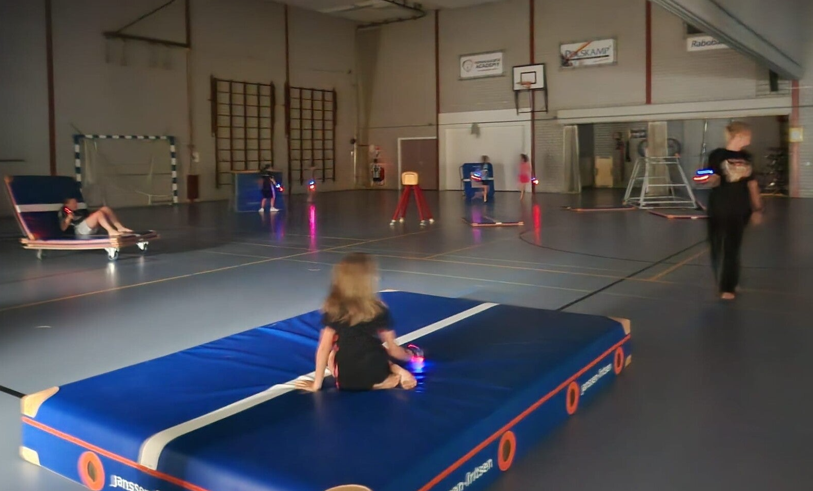 3.	Lasergamen tijdens een verjaardag in Sportzaal De Spil in Harskamp.
