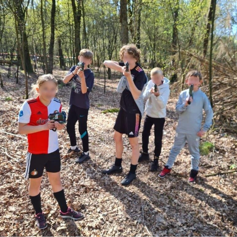 Lasergamen bij De Eiken Stek in Wekerom voor kampgroepen, scholen, verenigingen en vriendengroepen.