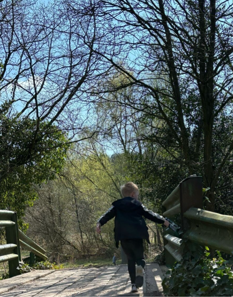 Lasergame in Lunteren voor groepen tot 50 spelers – compleet pakket inclusief laserguns, teamlinten en targets.