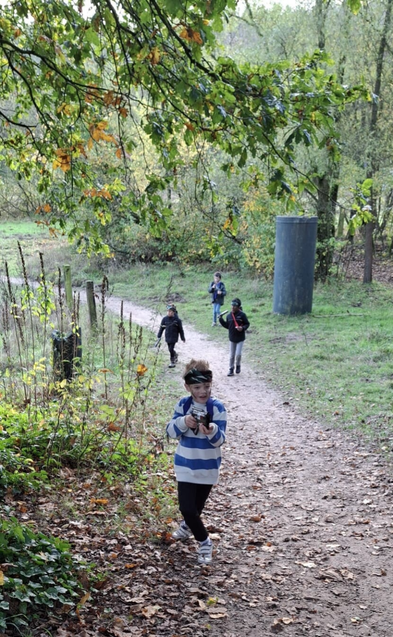 Lasergame kinderfeestje Lunteren, Het Zandgat Lunteren Harskamp, Wekerom, Barneveld, Otterlo, Kootwijkerbroek, Ede, Ederveen, Garderen, Stroe, Hoenderloo, Ugchelen, Veluwe, Kootwijk, Lasergame verhuur Harskamp