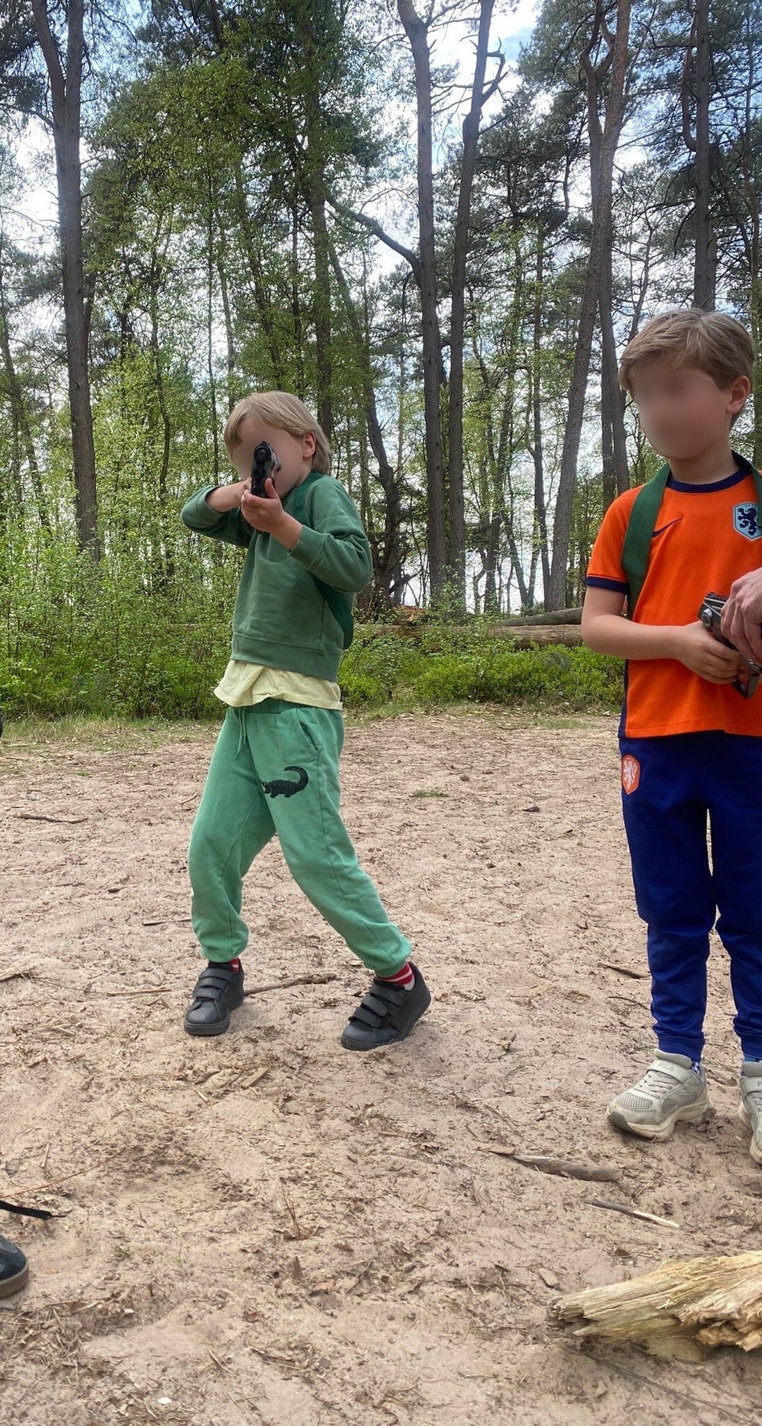 Kinderen spelen lasergamen tijdens een kinderfeestje uit Apeldoorn