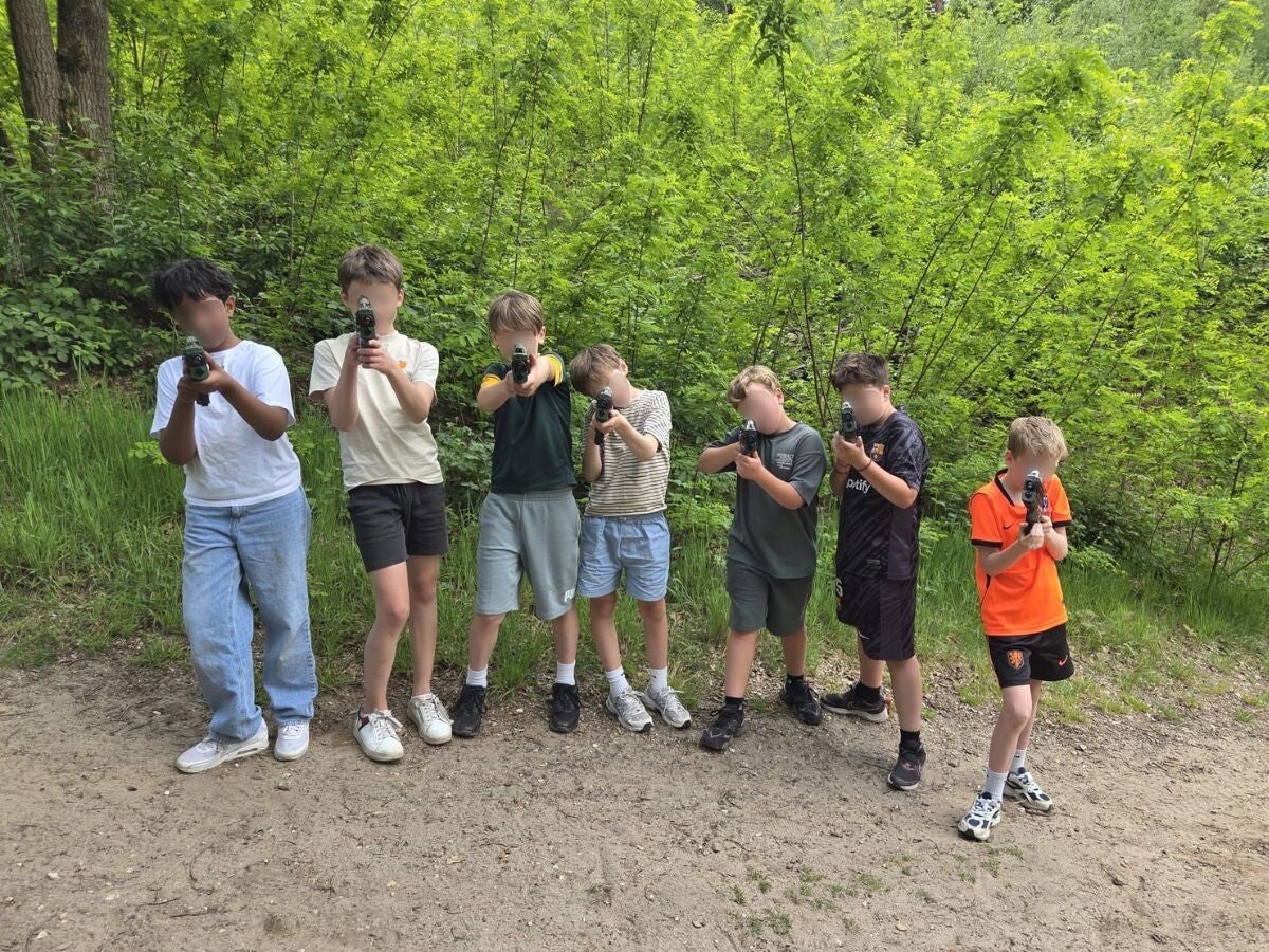 Lasergame kinderfeestje in Lunteren met jarige uit Barneveld en vrienden op het speelveld