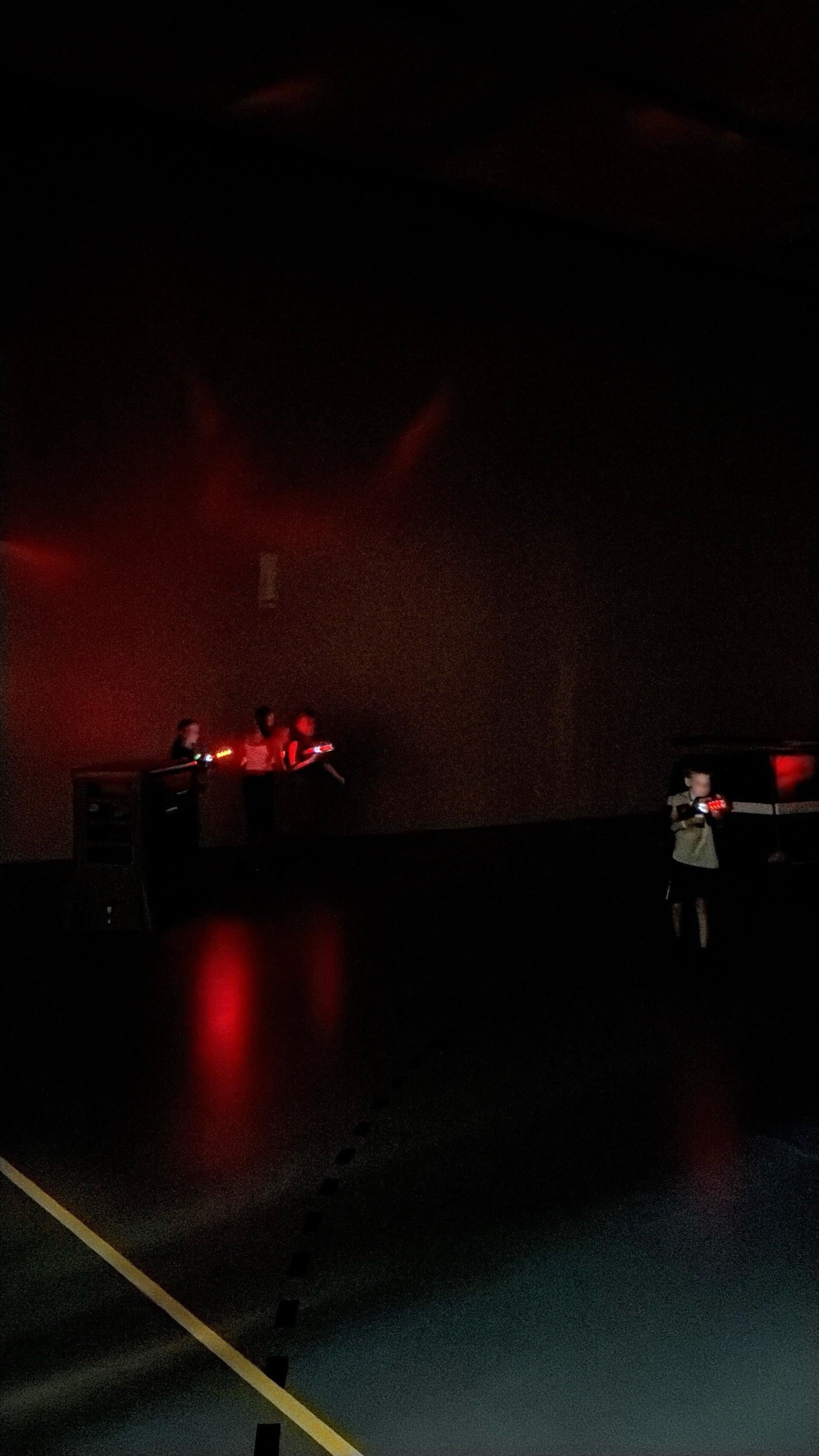Lasergamen tijdens een evenement in Sportzaal De Spil in Harskamp