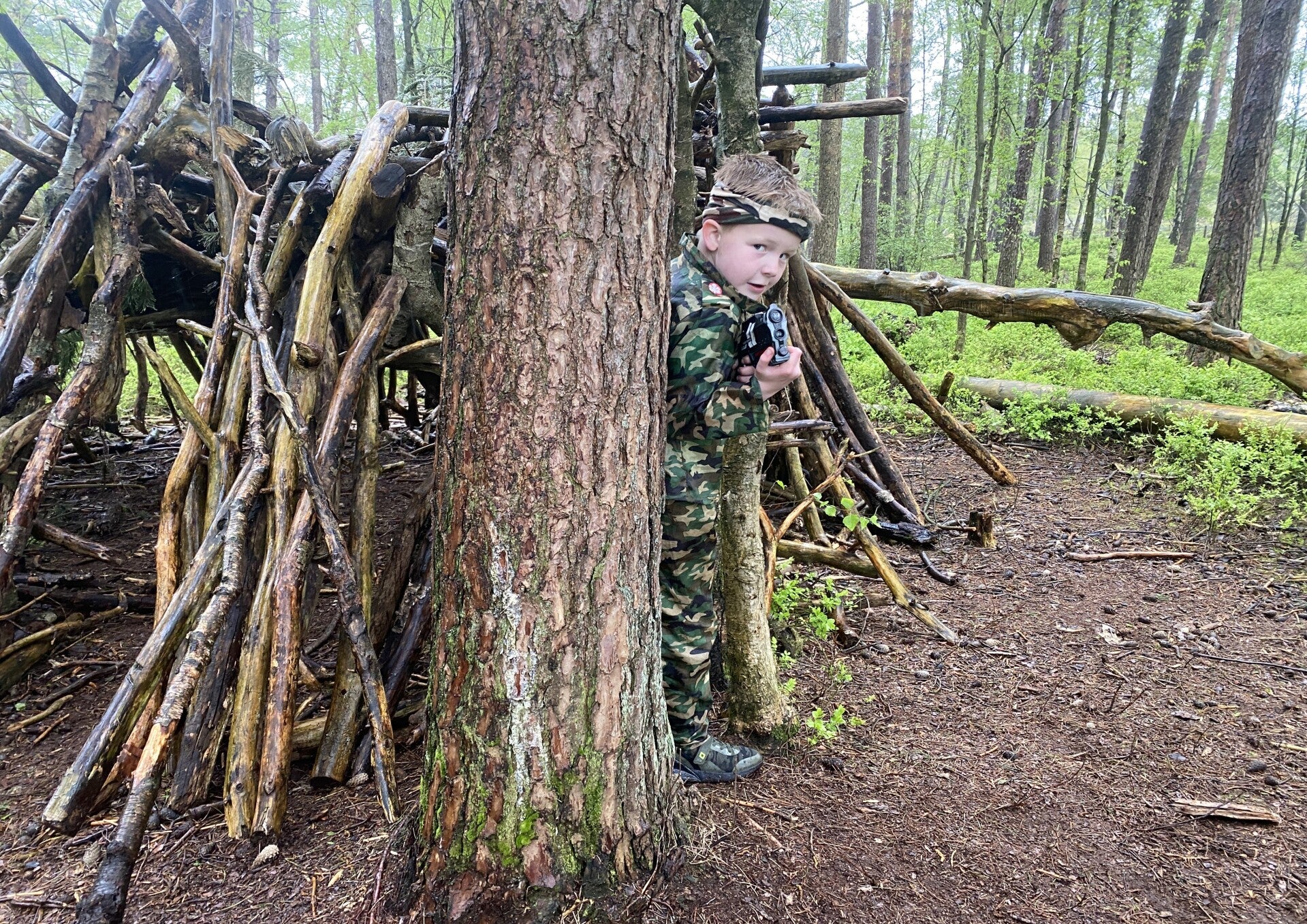 Lasergamen tijdens een kinderfeest bij 't Leesten in Ugchelen.