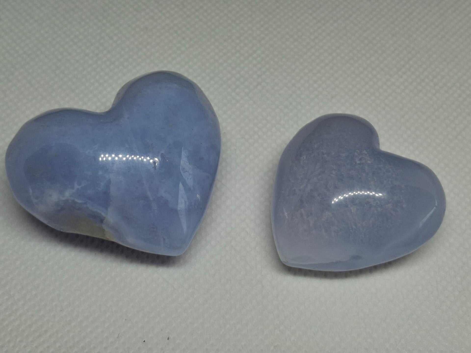 Blauwe chalcedoon/ blue lace druppel of hart