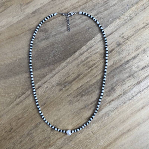 Pearl choker - black and white