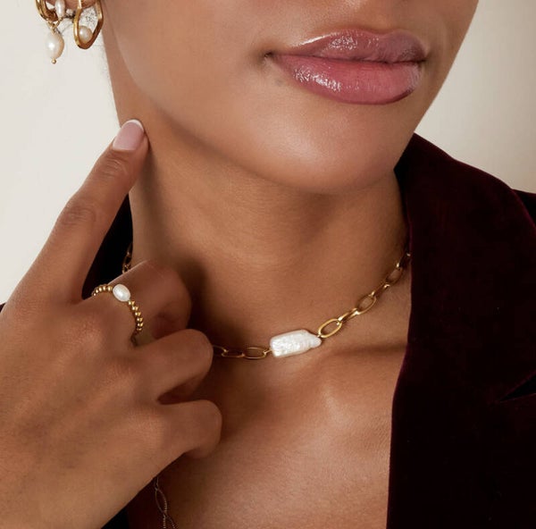 Chunky pearl necklace