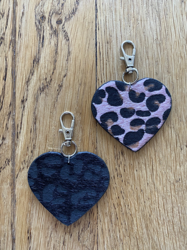 Leopard heart keychain