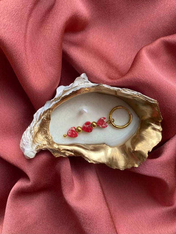 One piece earring full of hearts