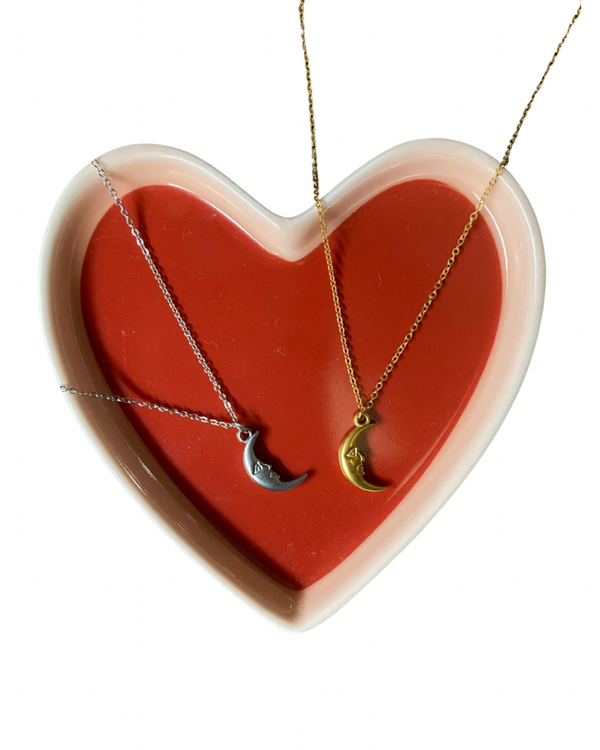 Minimalistic moon necklace