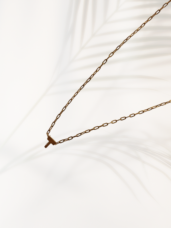 Initial necklace gold