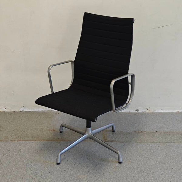 Vitra Eames EA 112 bureaustoel