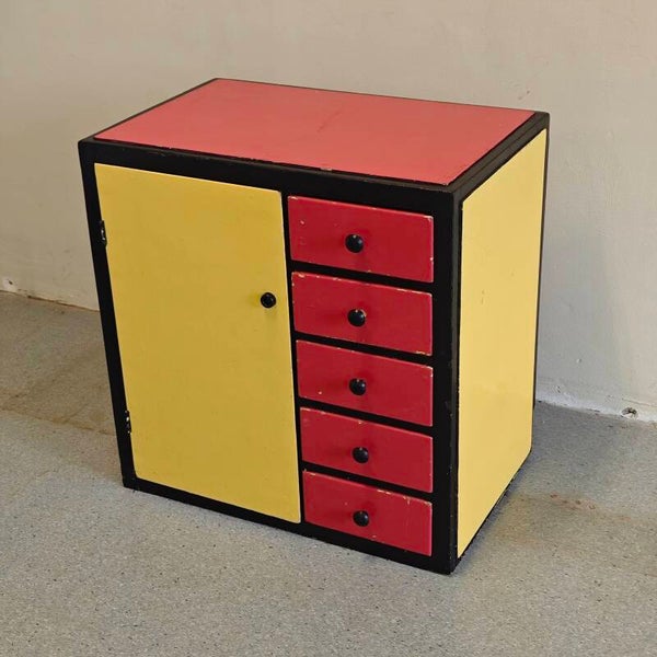 Vintage kast zwart rood geel