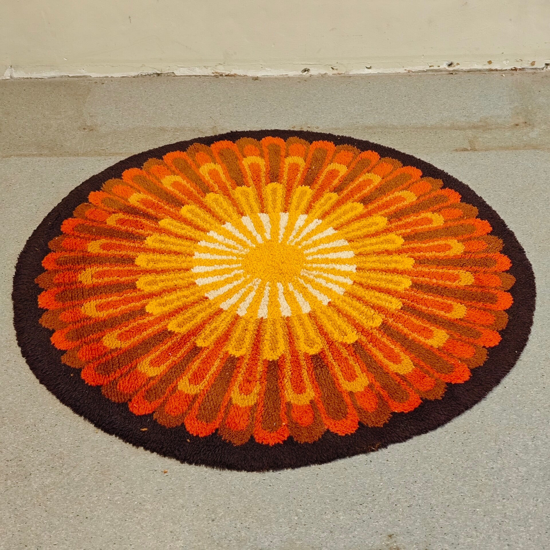 Space Age Vintage Sunburst Long Pile Rya vloerkleed