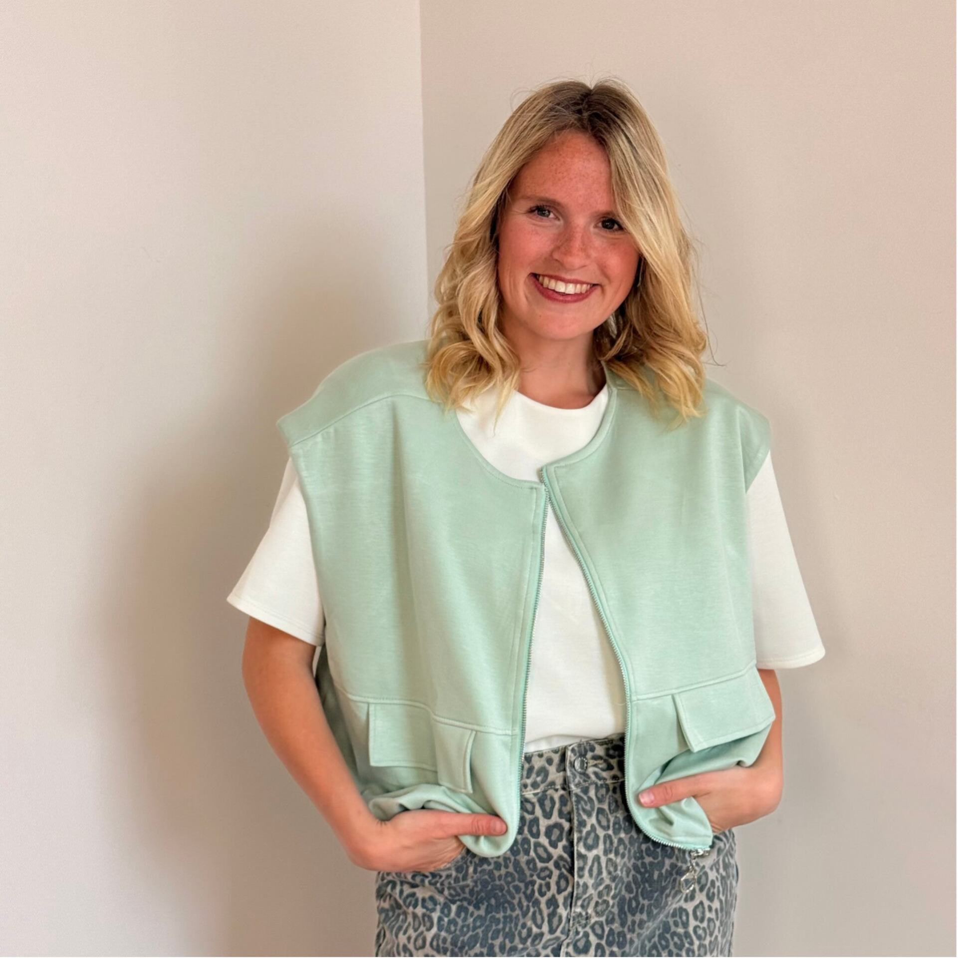 Annie mint vest