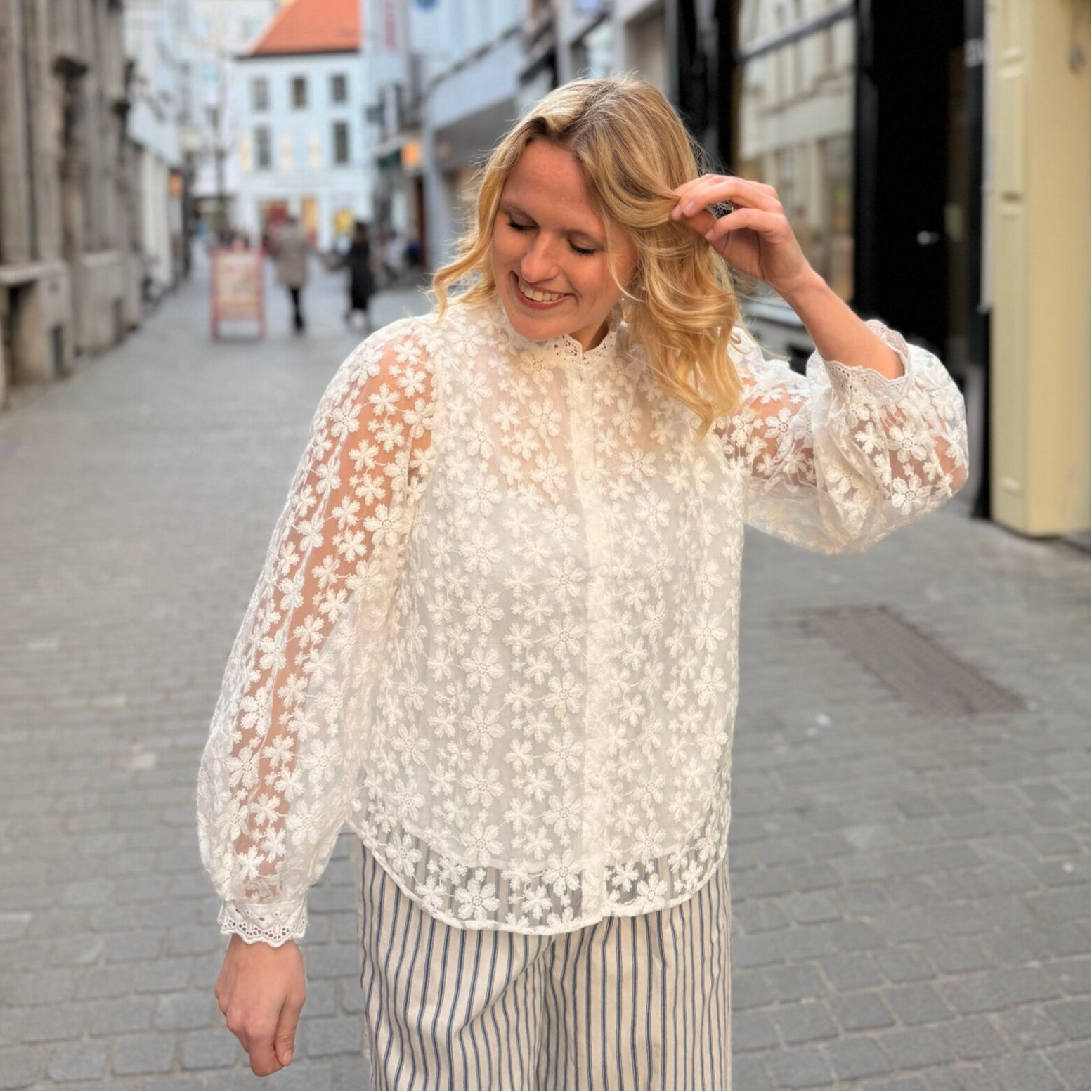 Louisa blouse white flowers kant