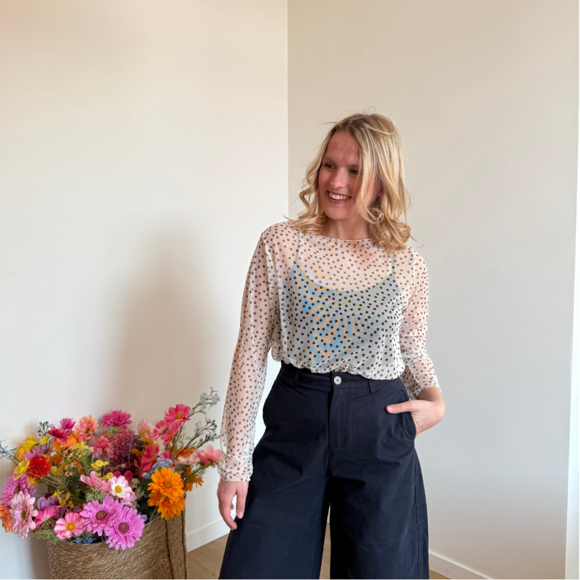 Roxanne longsleeve white  - black dots