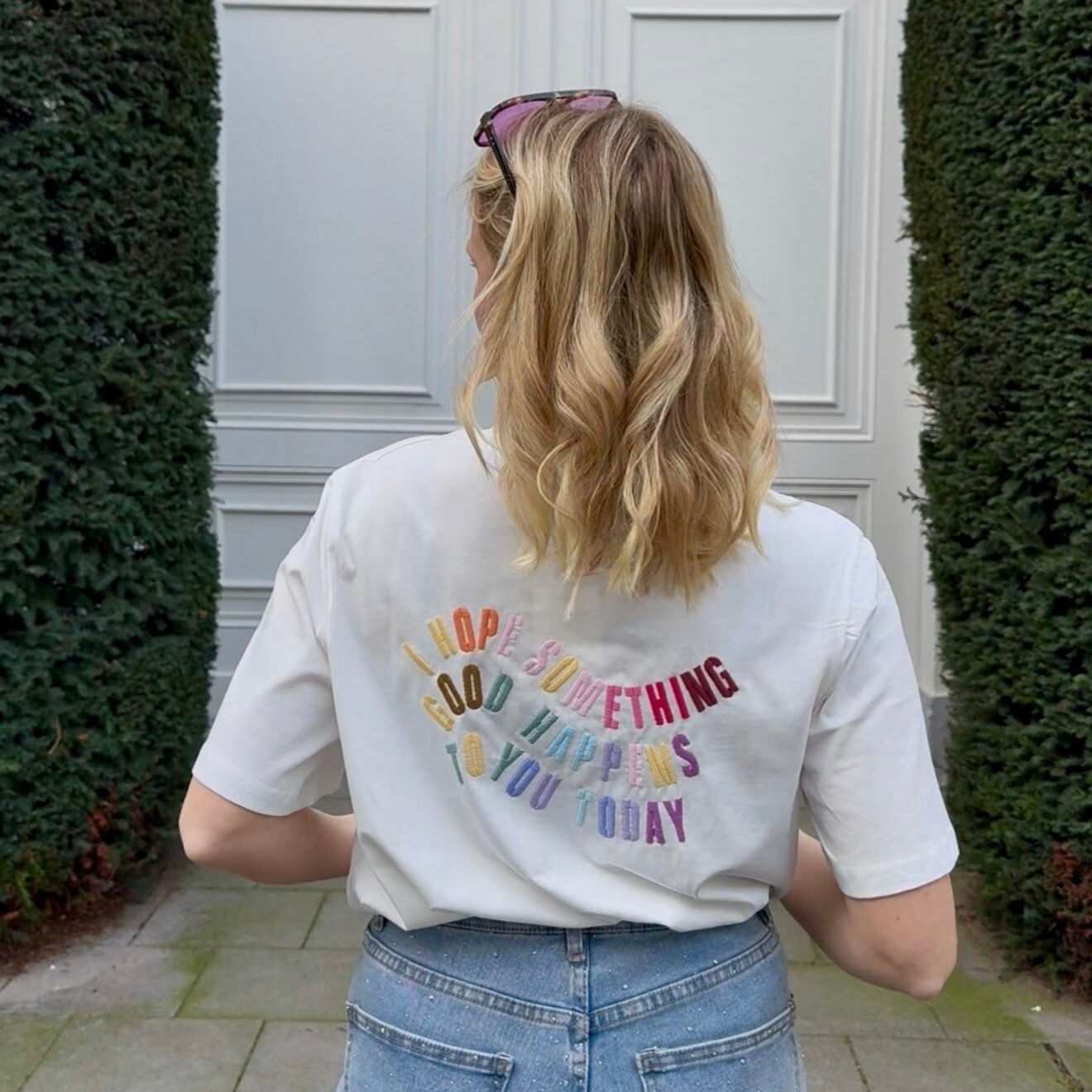 Klara t-shirt 'I hope something good happens to you today'