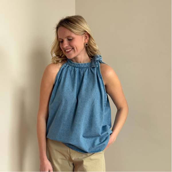 Suus top blue with knot