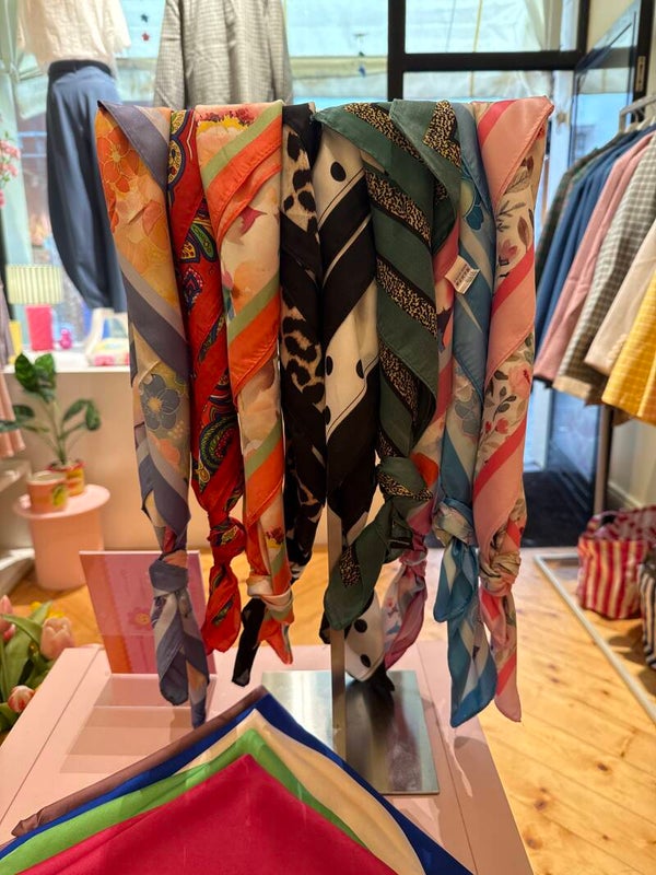 Scarf (various colors)